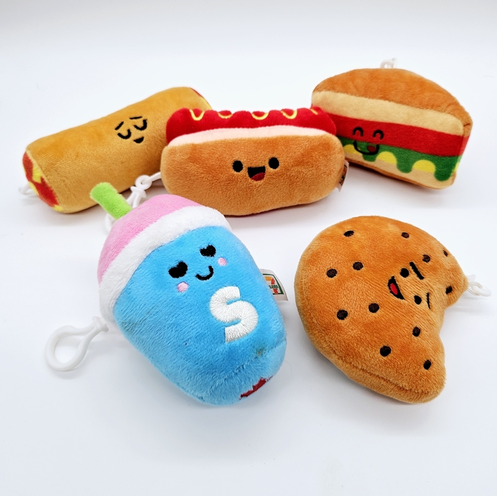 7-ELEVEN | Big Bite collectible plush backpack clips